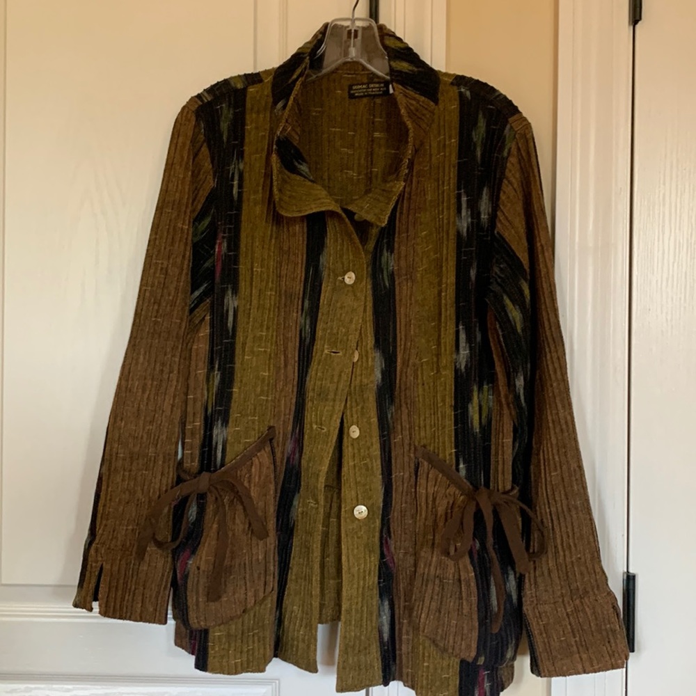 Southwestern jacket with stand up collar.